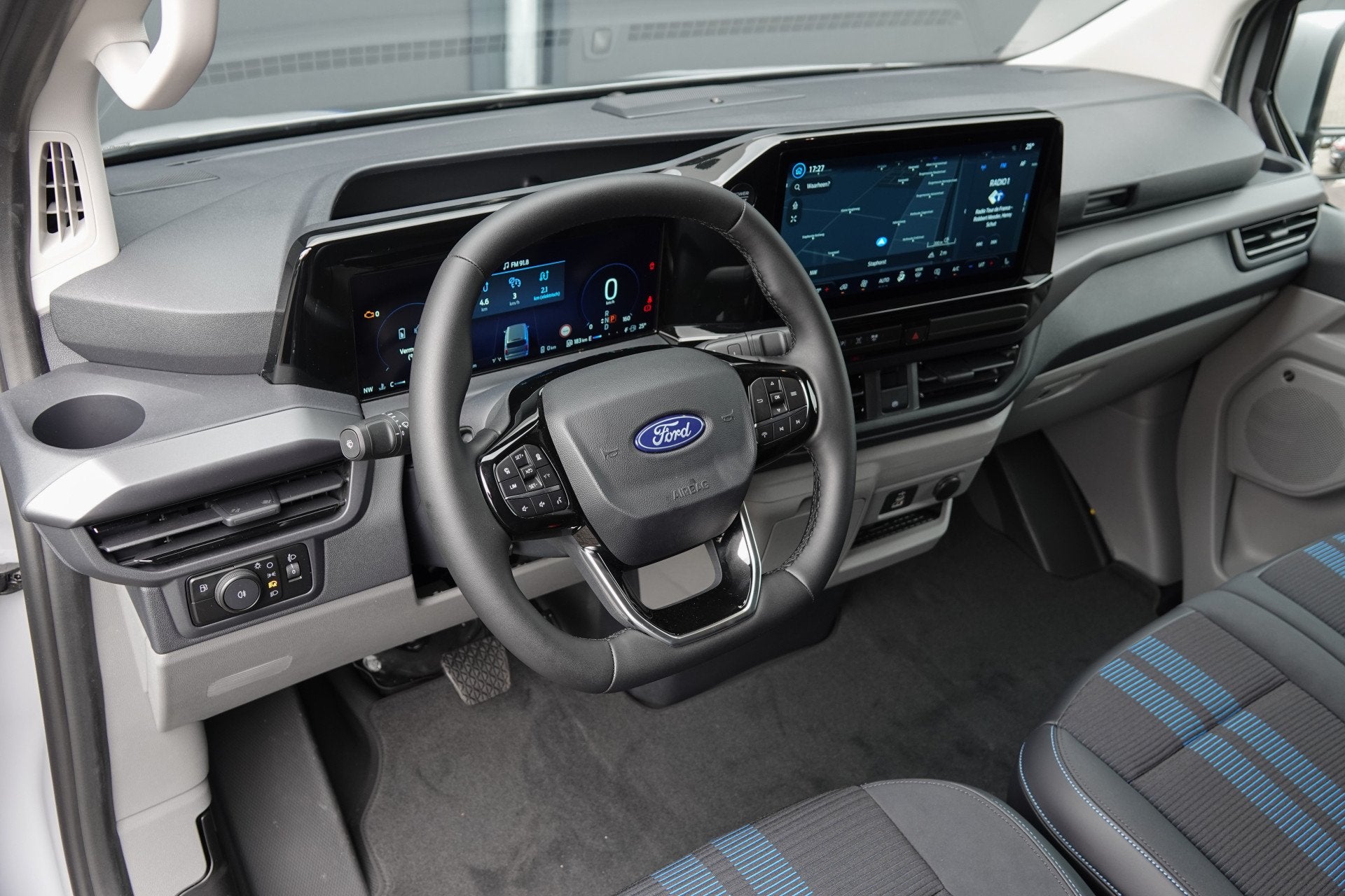Ford Transit Custom L2H1 2.5 PHEV 233Pk | Sport | Plug In Hy, Auto's, Bestelauto's, 232 pk, Gebruikt, Zwart, 4 cilinders