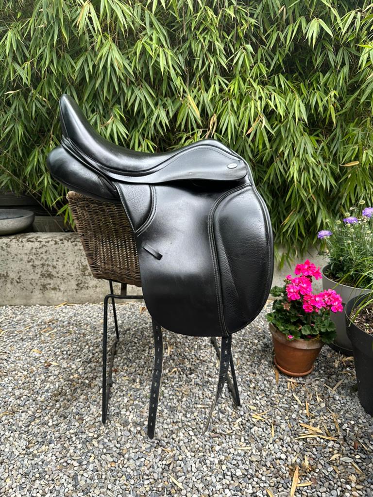 Thorowgood dressuurzadel 17 inch, Dieren en Toebehoren, Ophalen, Zo goed als nieuw, Dressuur