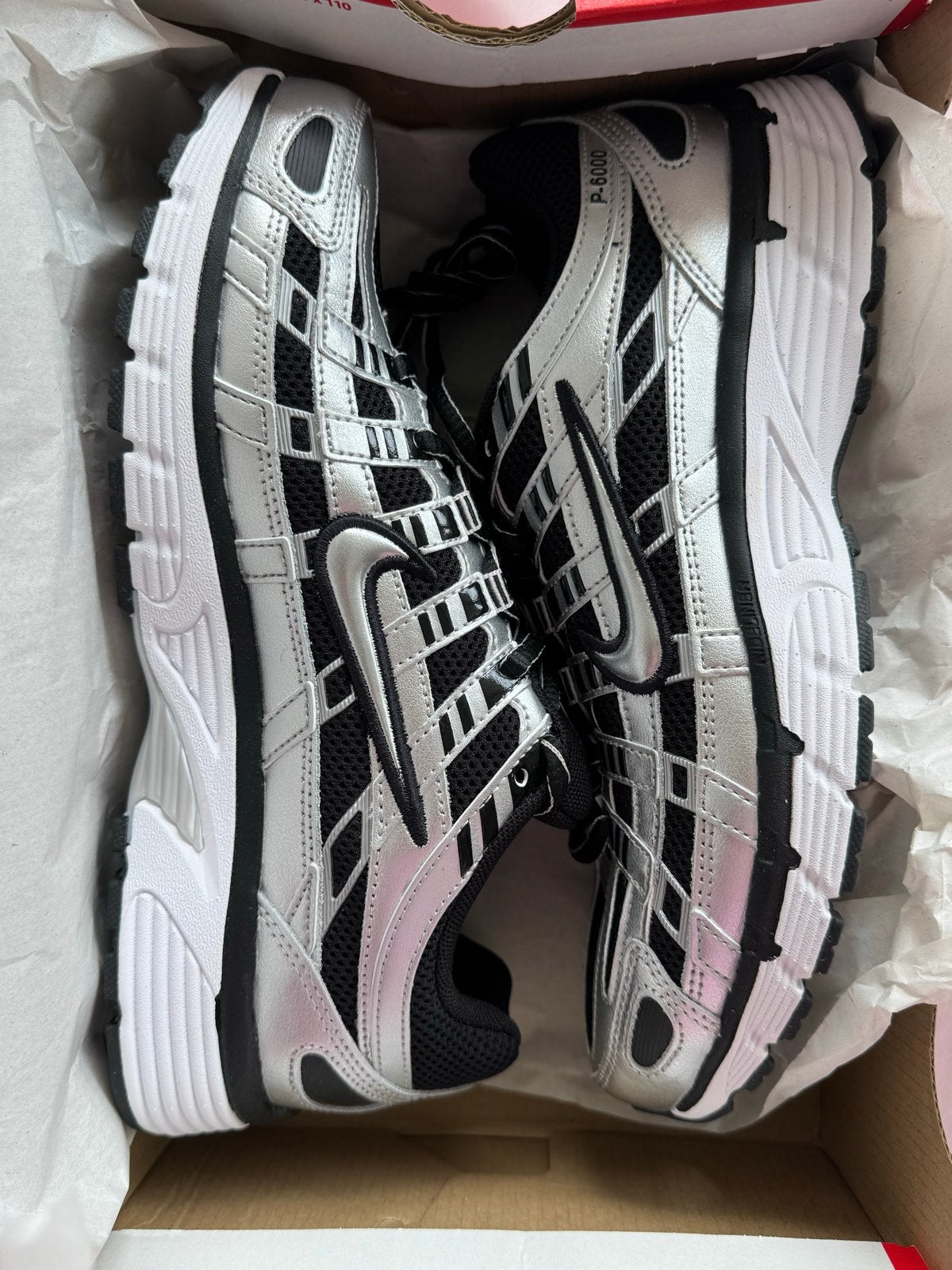Nike P-6000 Metallic Silver / Black Sneakers - Unisex - Maat, Kleding | Dames, Schoenen, Zwart, Nieuw, Ophalen of Verzenden, Sneakers of Gympen