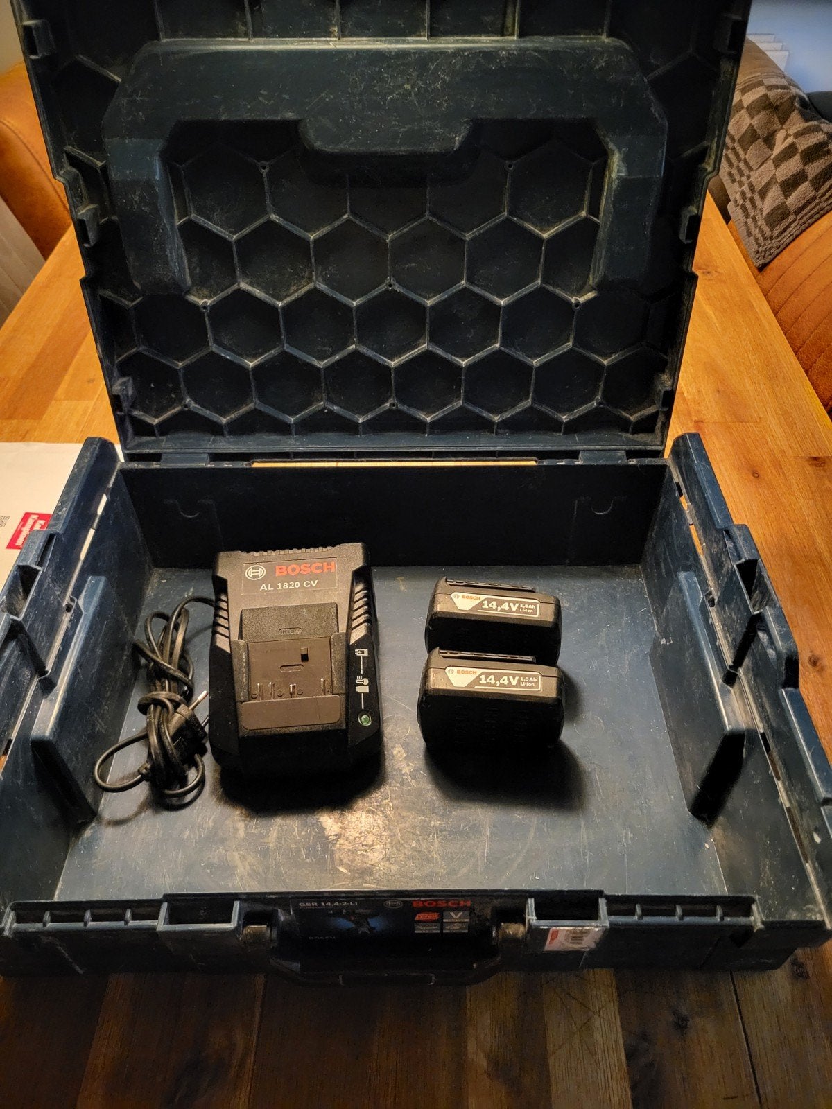 Bosch AL 1820 CV acculader, 2 accu's en L-Boxx, Doe-het-zelf en Verbouw, Gereedschap | Boormachines, Ophalen of Verzenden, Gebruikt