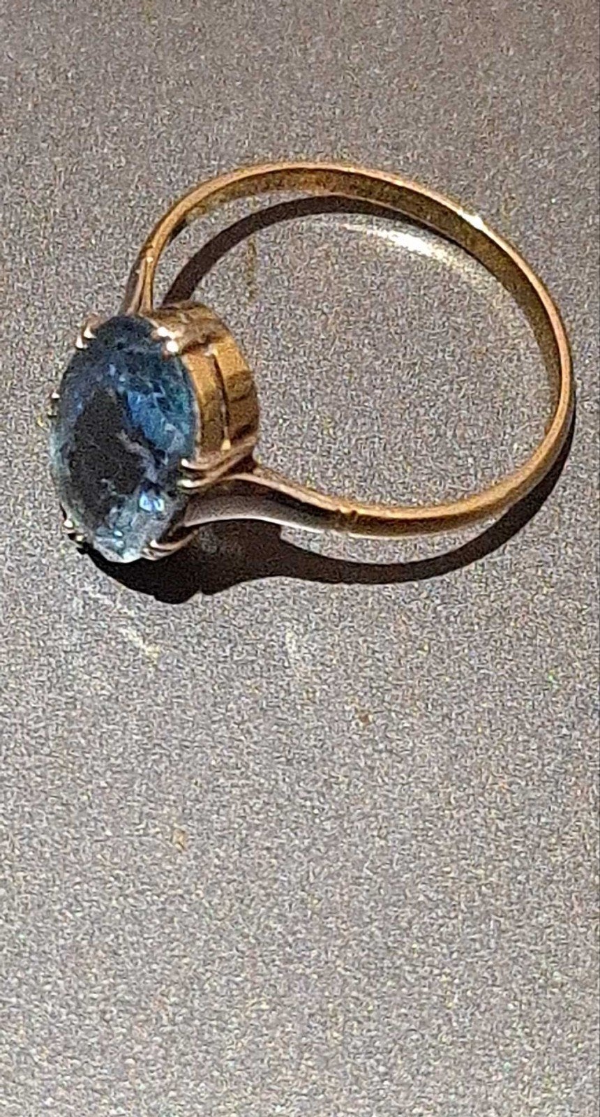 gouden ring 585, 18 tot 19, Ophalen of Verzenden, Zo goed als nieuw, Met edelsteen