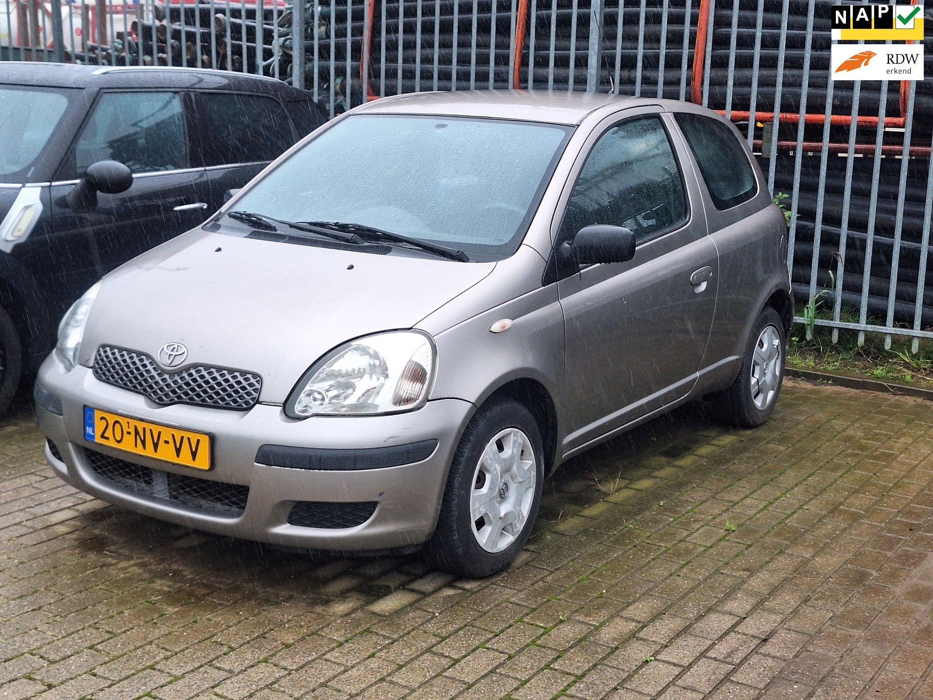 Toyota Yaris €1649,-1.0 VVT-i Idols Trekhaak Apk 2027, Stof, Gebruikt, 31 €/maand, 4 cilinders