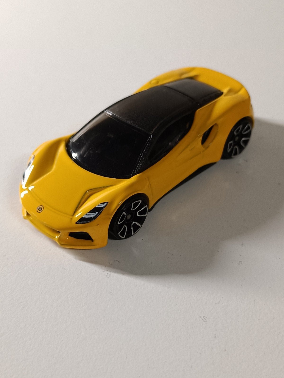 Hot Wheels Lotus Emira - Zo goed als nieuw, Ophalen of Verzenden, Zo goed als nieuw