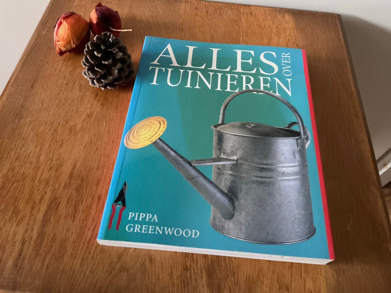 Alles over Tuinieren - Pippa Greenwood, Ophalen of Verzenden, Zo goed als nieuw, Tuinieren en Tuinplanten