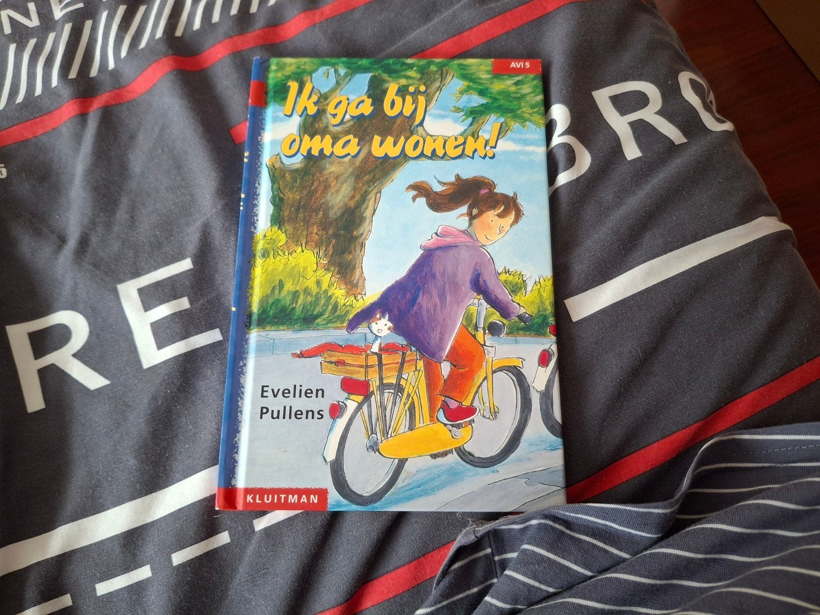 Ik ga bij oma wonen! - Evelien Pullens AV1 5, Ophalen of Verzenden, Zo goed als nieuw, Evelien Pullens, Fictie algemeen