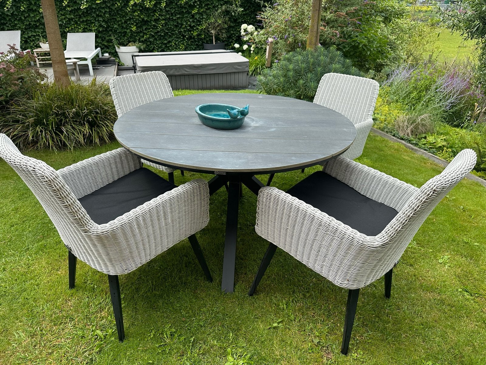 Stijlvolle tuinset: ronde tafel met 4 stoelen vier seizoenen, Ophalen, 4 zitplaatsen, Eettafel, Zo goed als nieuw