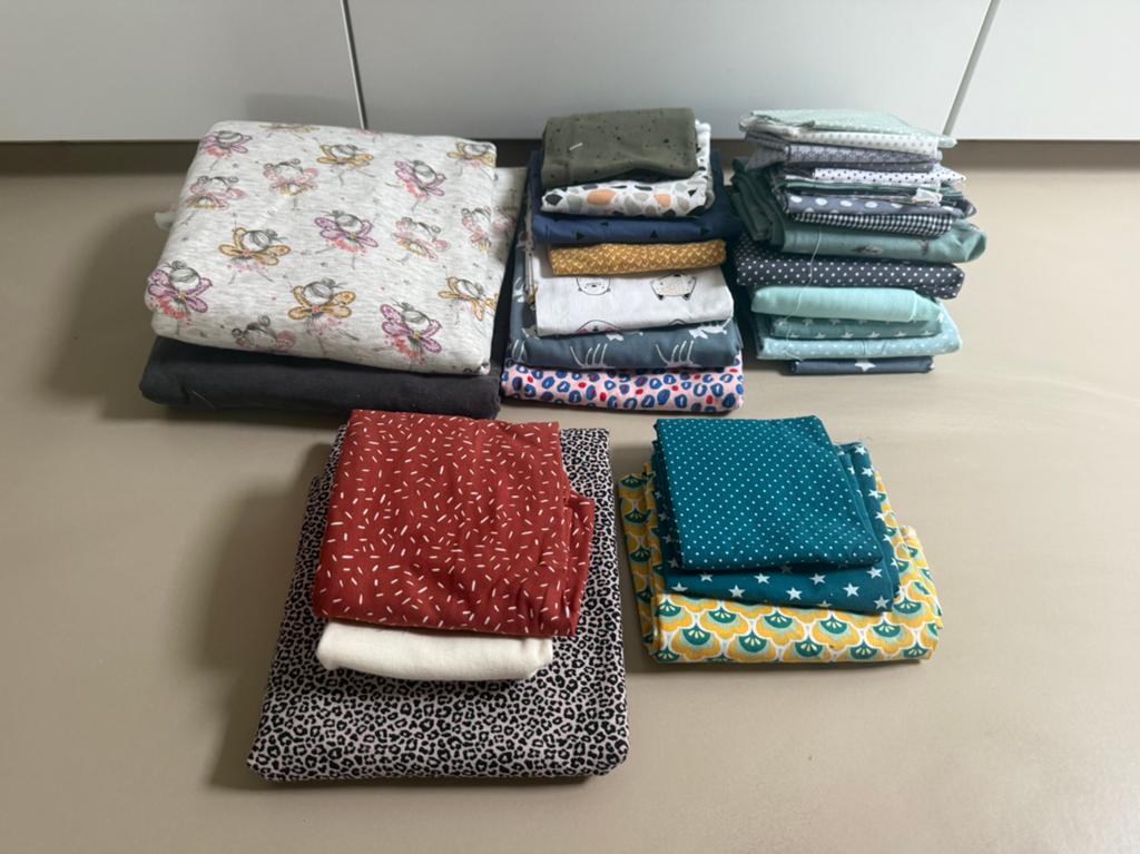 Stapel stofjes, kinderstoffen, Hobby en Vrije tijd, Ophalen, Overige materialen, Overige kleuren, Zo goed als nieuw
