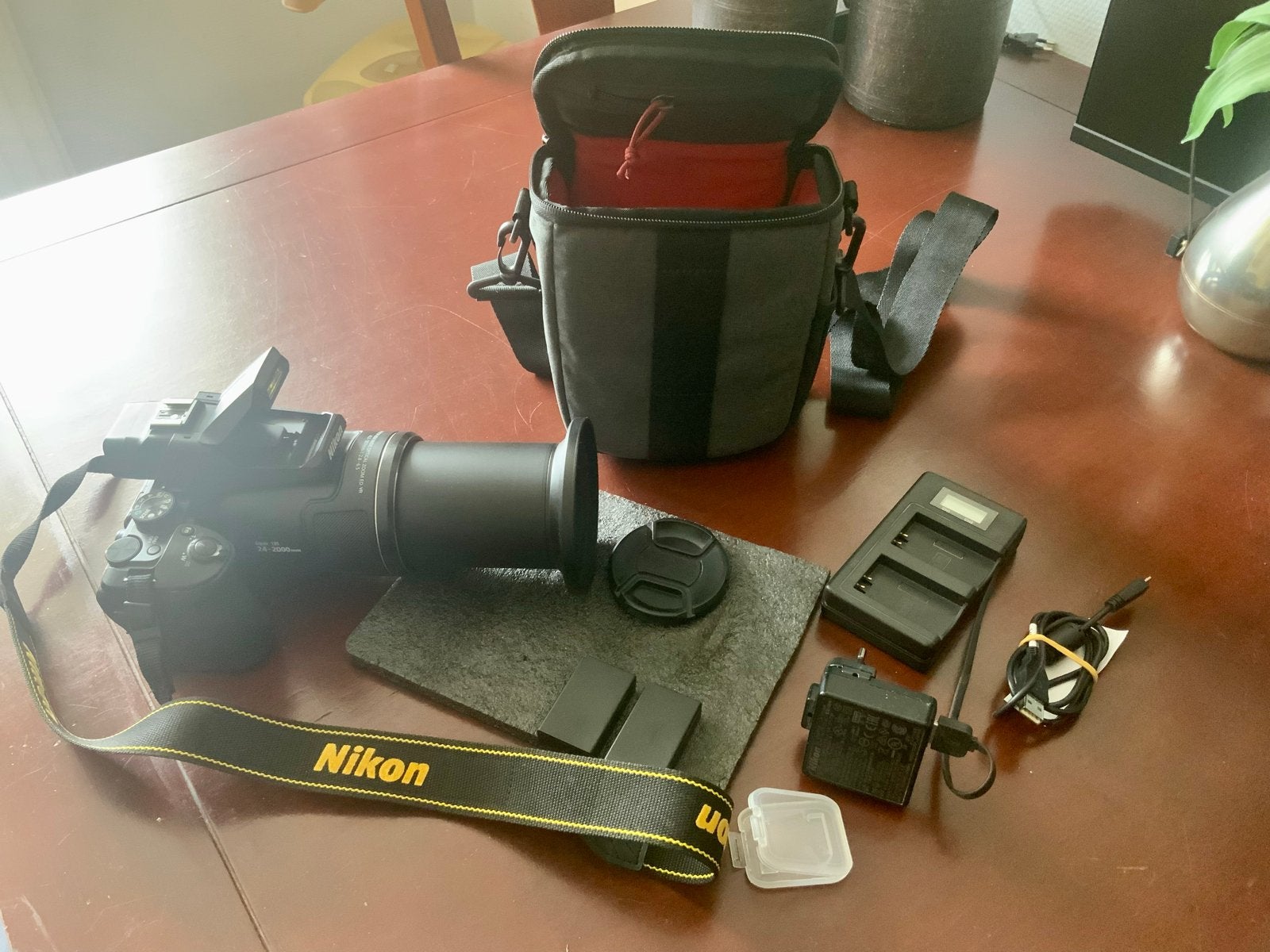 Nikon Coolpix P950 Superzoom Camera met accessoires, Ophalen, Beeldstabilisatie, Zo goed als nieuw, Accu