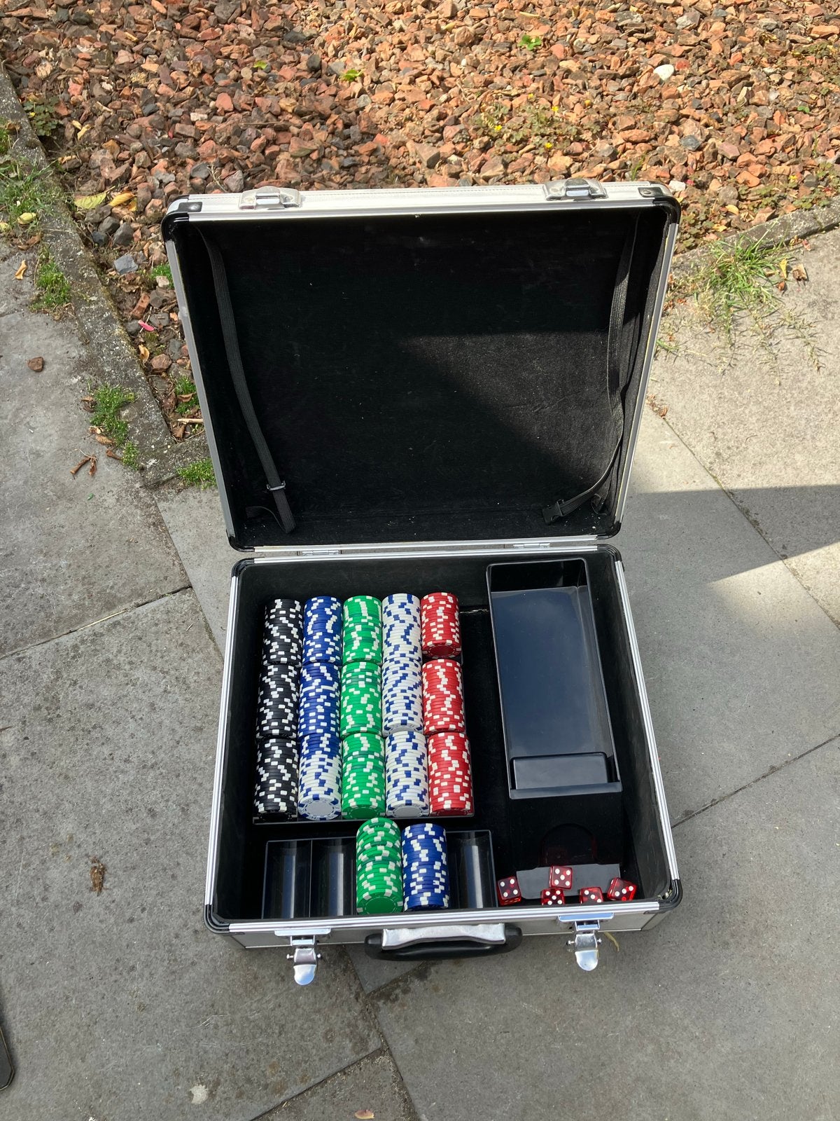 Pokerset met 350 fiches en dobbelstenen in koffer, Drie of vier spelers, Ophalen, Gebruikt
