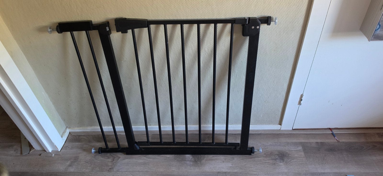 Zwart metalen klemhekje voor kinderen of huisdieren, Ophalen, Gebruikt, Klemhekje, Metaal of IJzer