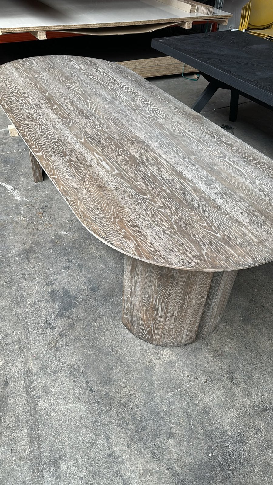 Eettafel showroommodel, Huis en Inrichting, Tafels | Eettafels, Eikenhout, Vijf personen of meer, Ovaal, Nieuw