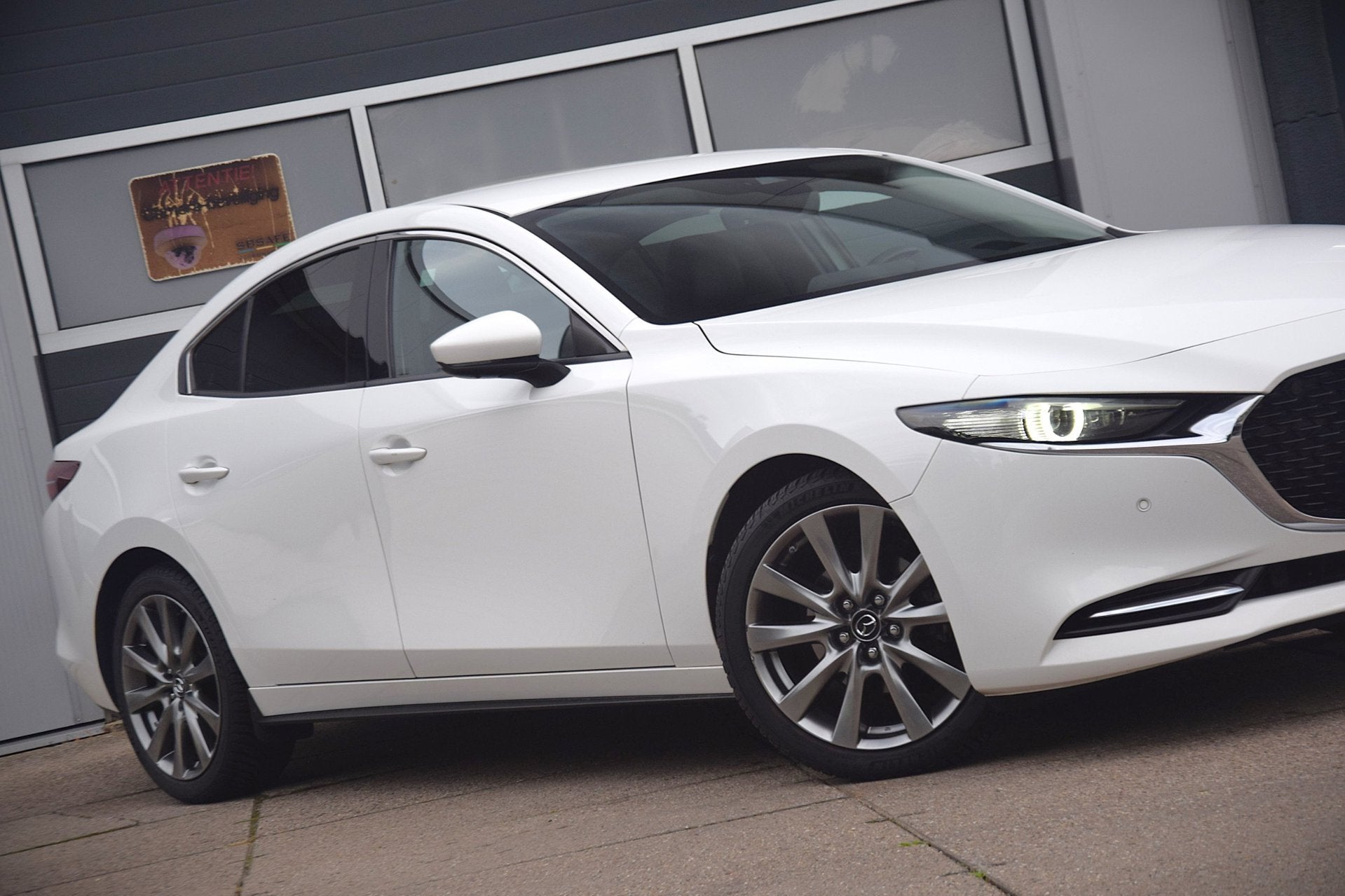 Mazda 3 2.0 e-SkyActiv-X M Hybrid 180 Luxury 360 CAMERA/FILE, Auto's, Voorwielaandrijving, Gebruikt, 4 cilinders, Wit