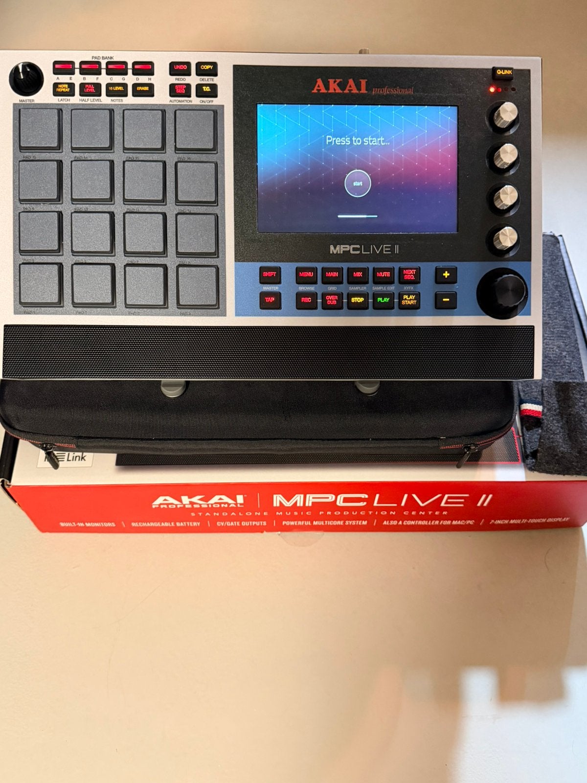 Akai MPC Live II | SSD | Case | Stand, Muziek en Instrumenten, Ophalen of Verzenden, Zo goed als nieuw