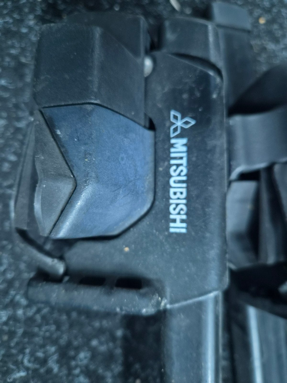 Mitsubishi dakdragers, Ophalen