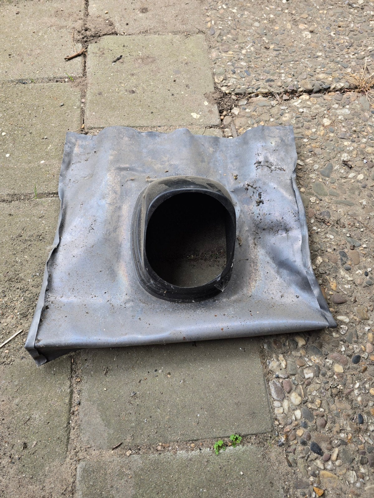 Dakdoorvoer met loden slab, Ophalen, Zo goed als nieuw, Minder dan 5 m², Dakpannen