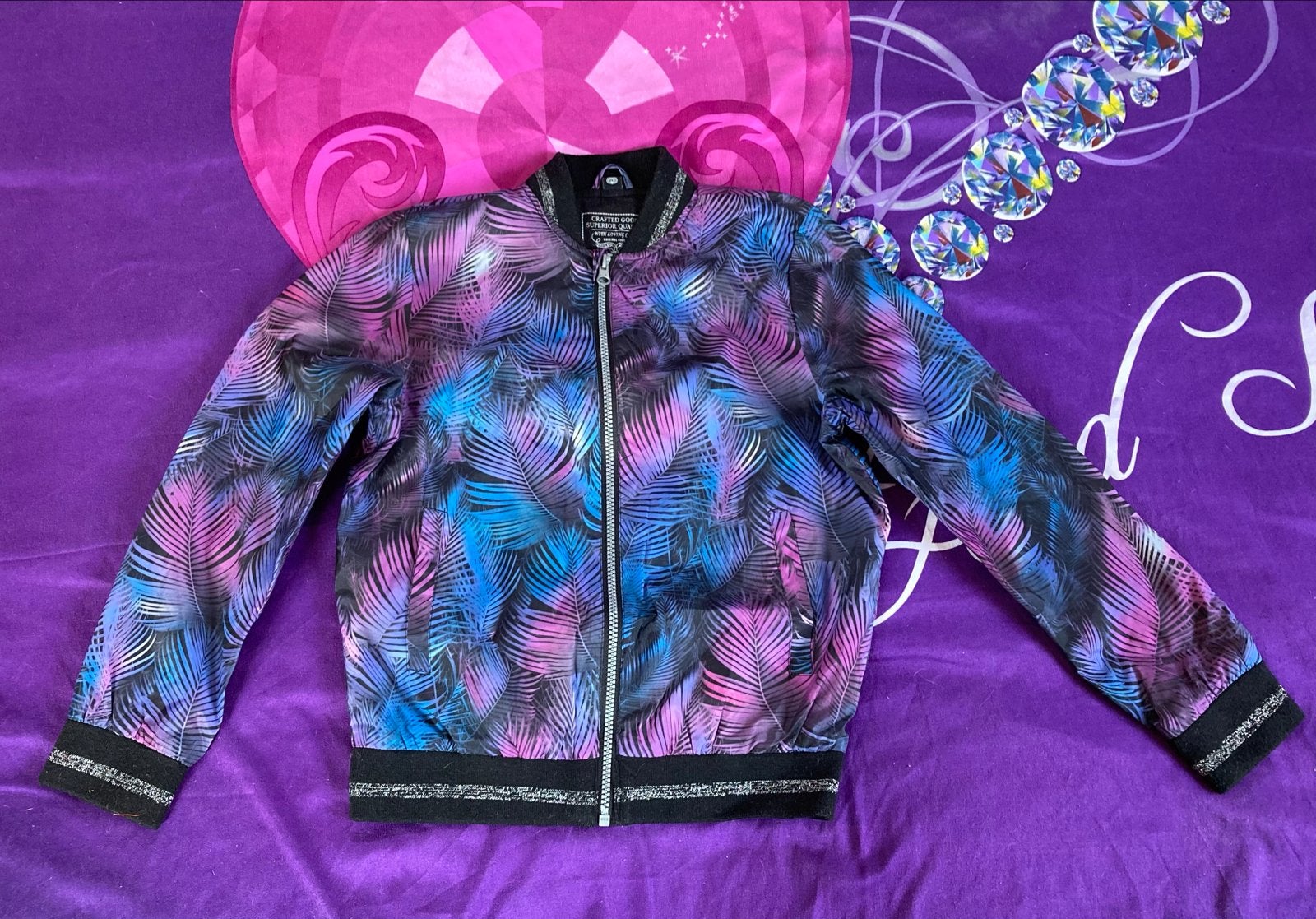 H&T Bomberjack Maat 140 - Zwart/Roze/Blauw Bladprint, Ophalen of Verzenden, Zo goed als nieuw, Meisje, Jas