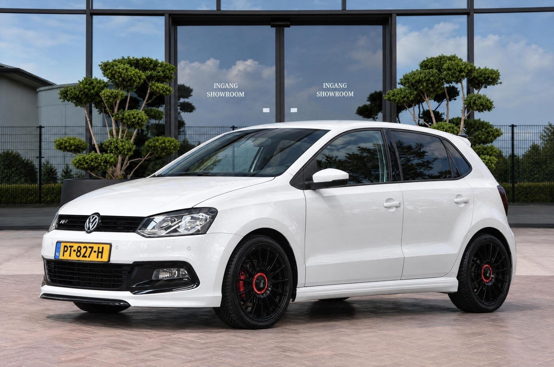 Volkswagen Polo 1.2 TSI R-Line PDC | CAMERA | NETTE STAAT, Stof, Euro 6, 4 cilinders, Wit