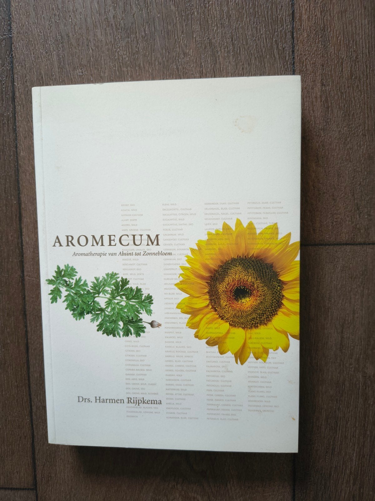 AROMECUM: Aromatherapie van Absint tot Zonnebloem, Ophalen of Verzenden, Zo goed als nieuw, Kruiden en Alternatief, Drs. Harmen Rijpkema