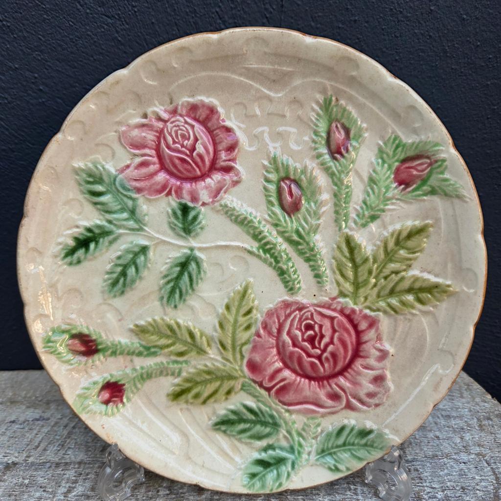 Antiek barbotine aardewerk bord met rozen, Ophalen of Verzenden