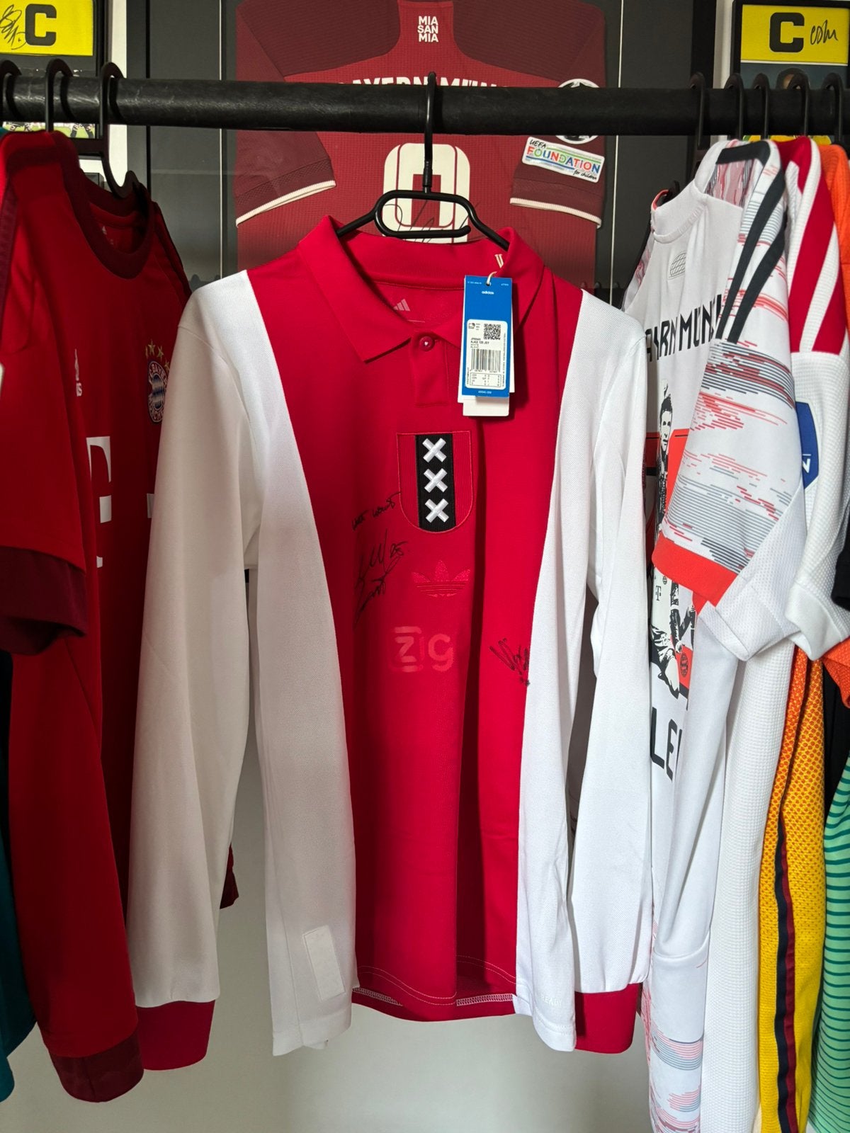 Uniek Ajax Jubileumshirt gesigneerd door Weghorst & Sútalo, Ophalen of Verzenden, Nieuw, Ajax, Shirt