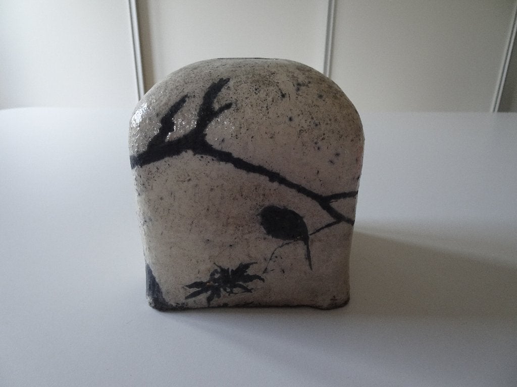 Raku vaas vogel tak bloem wit zwart vierkant, Ophalen of Verzenden, Wit, Steen/keramiek