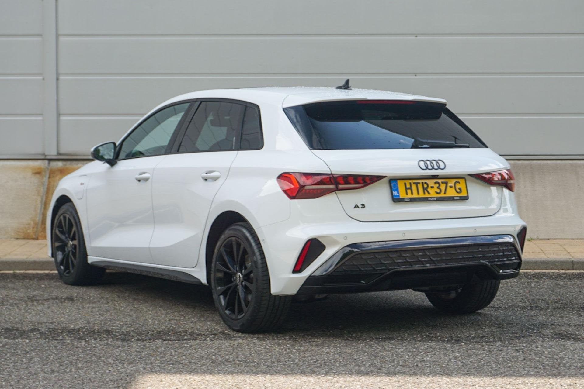 Audi A3 Sportback 40 TFSIe 204pk S Edition | SoH 100% | Pano, Auto's, 4 cilinders, 150 min, Leder en Stof, Bedrijf