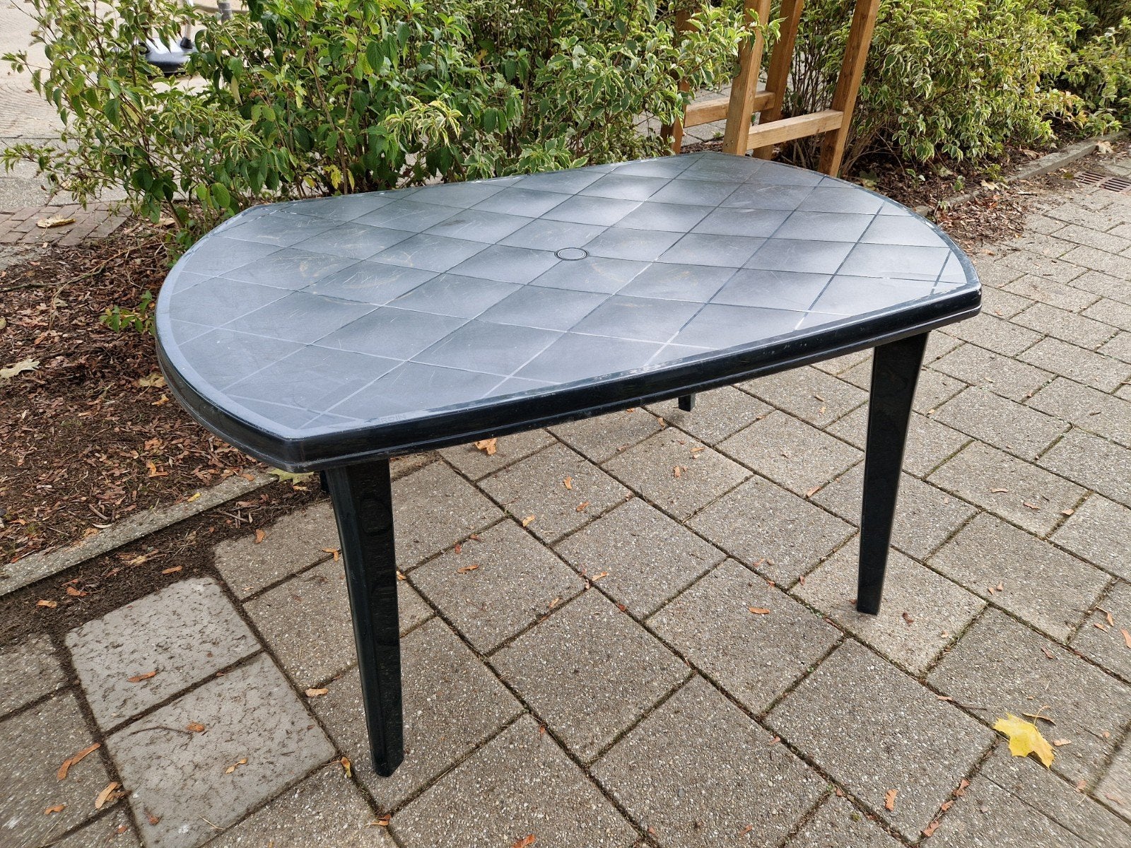 Kunststof tuintafel - Gratis, Tuin en Terras, Ophalen of Verzenden, Gebruikt, Ovaal, Kunststof