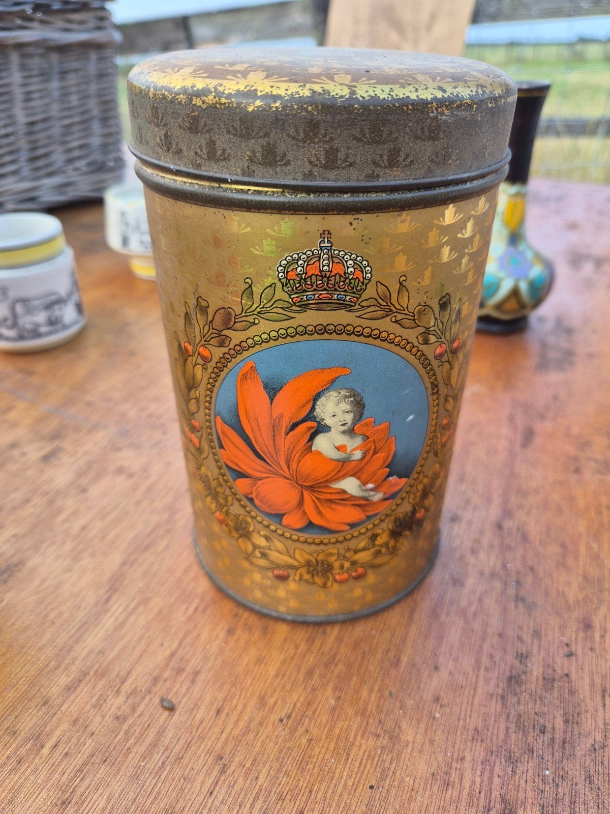 Vintage blik met Koningin Wilhelmina en engel, Verzamelen, Blikken, Ophalen of Verzenden, Gebruikt, Koek(jes), Overige merken