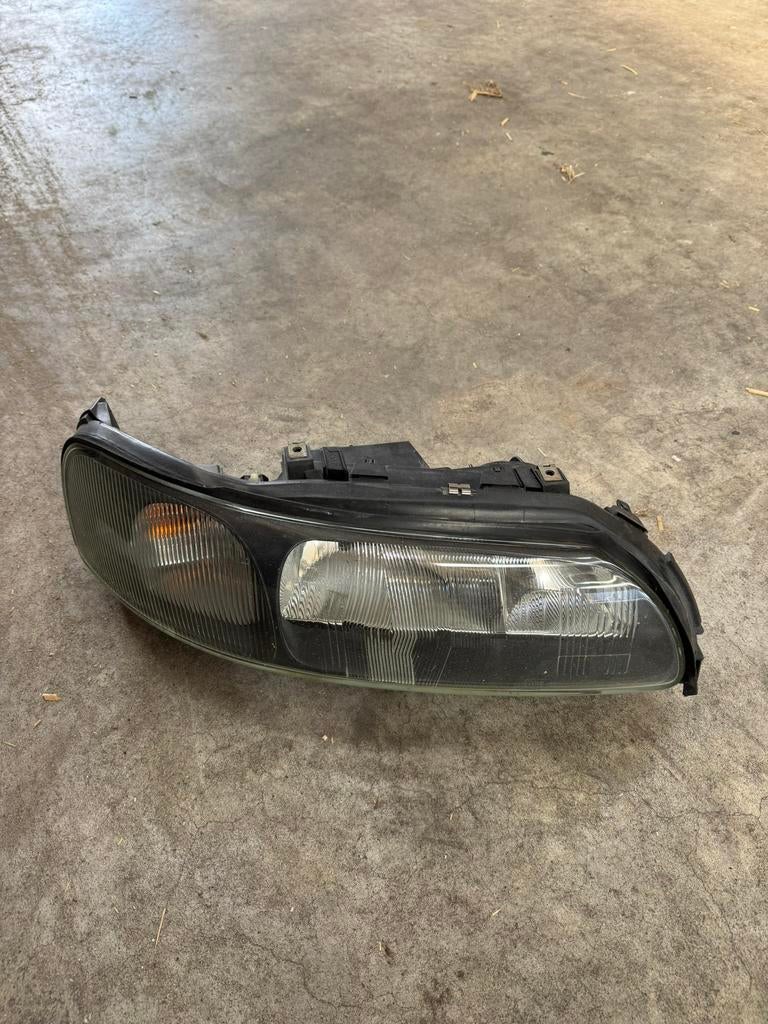 Volvo koplamp recht V70, Ophalen of Verzenden, Volvo