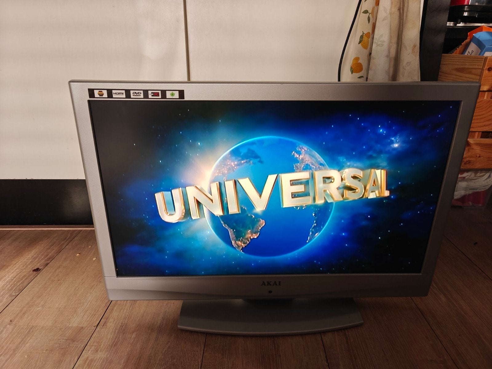 Kleine Akai TV met DVD speler - 56cm beeld - HDMI -compact, LED, 50 Hz, HD Ready (720p), Zo goed als nieuw