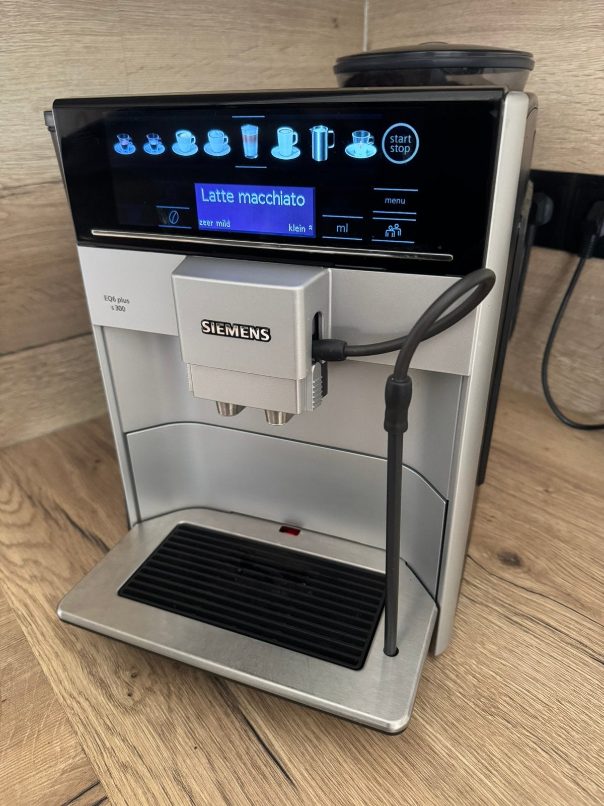 Siemens EQ6 Plus s300 TE653M11RW/12, Afneembaar waterreservoir, Koffiemachine, Zo goed als nieuw, Koffiebonen