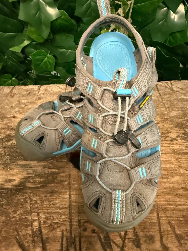 Bijna Nieuwe sandalen van Keen maat 37, Keen, Keen, Zo goed als nieuw, Grijs