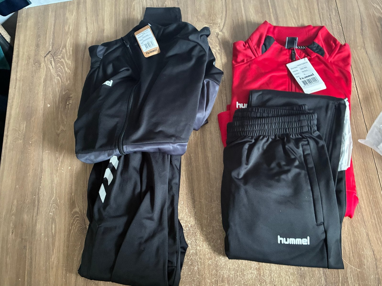 Hummel trainingspakken (2x XL) en broeken (2x L), Ophalen of Verzenden, Nieuw, Maat 56/58 (XL), Algemeen