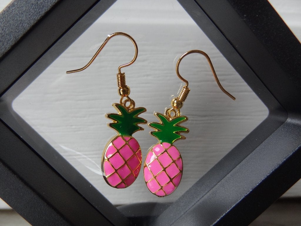 NIEUW! Roze Ananas OorbellenGoudkleurig >Snelle Verzending, Sieraden, Tassen en Uiterlijk, Oorbellen, Overige materialen, Hangers