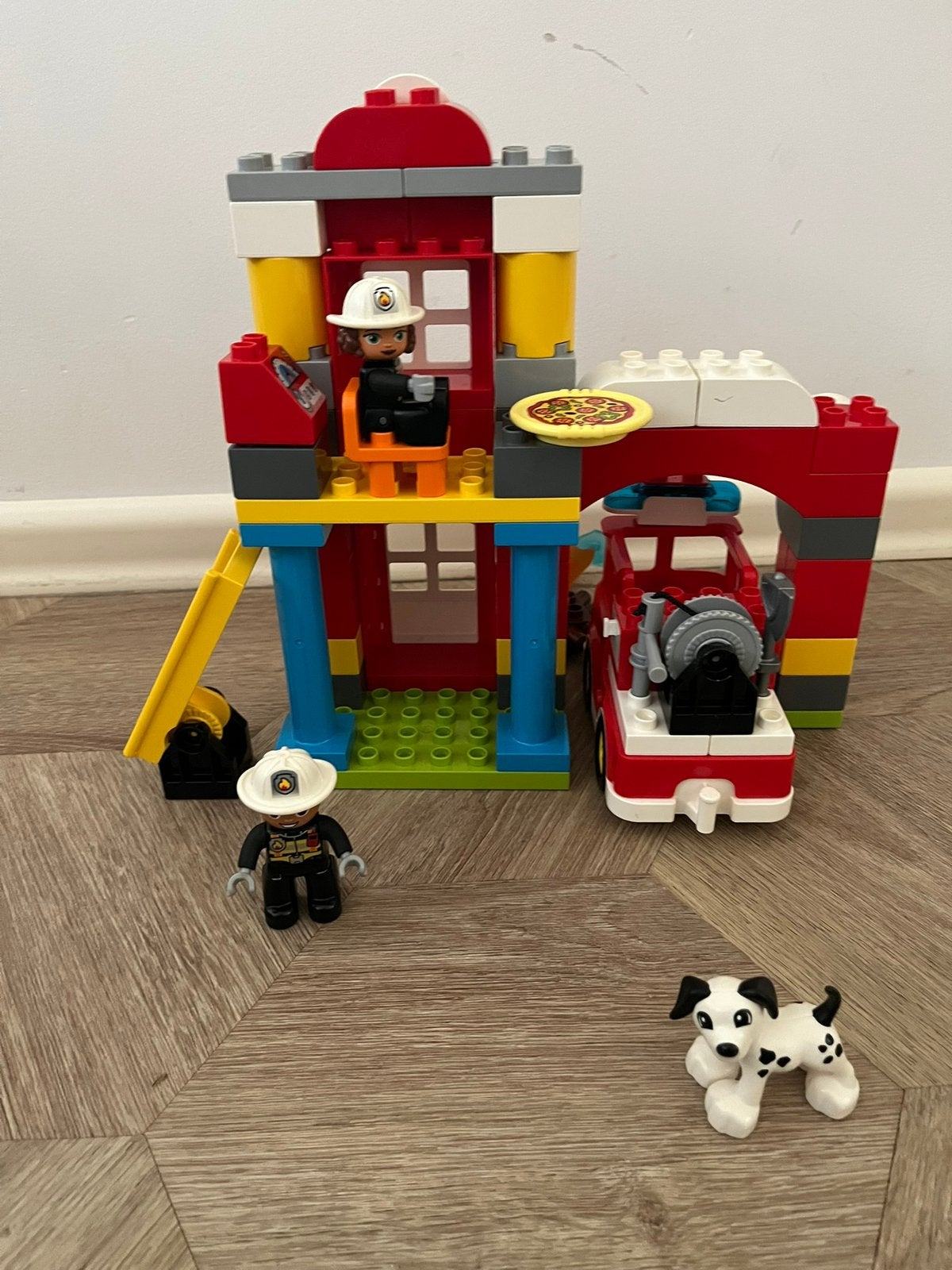 Duplo brandweerkazerne met wagen, Kinderen en Baby's, Ophalen, Zo goed als nieuw, Duplo