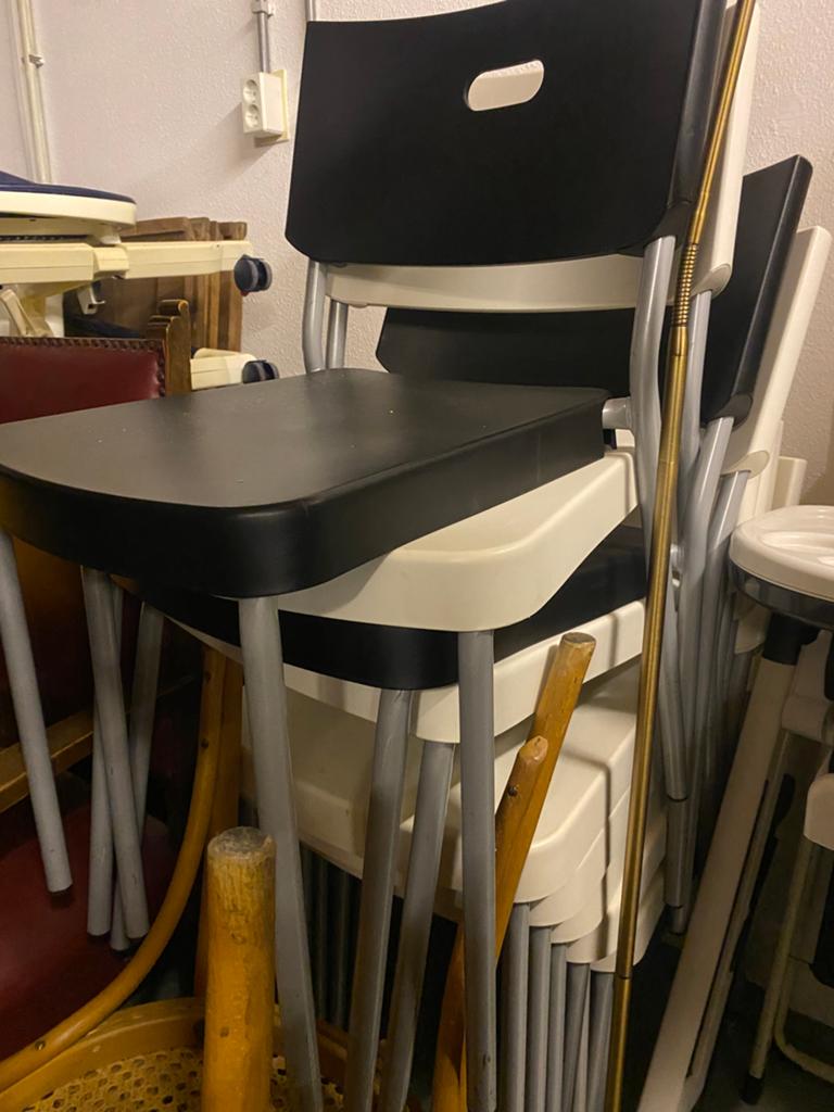 Ikea stoel plastic zwart wit, Huis en Inrichting, Ophalen, Gebruikt, Wit, Eén
