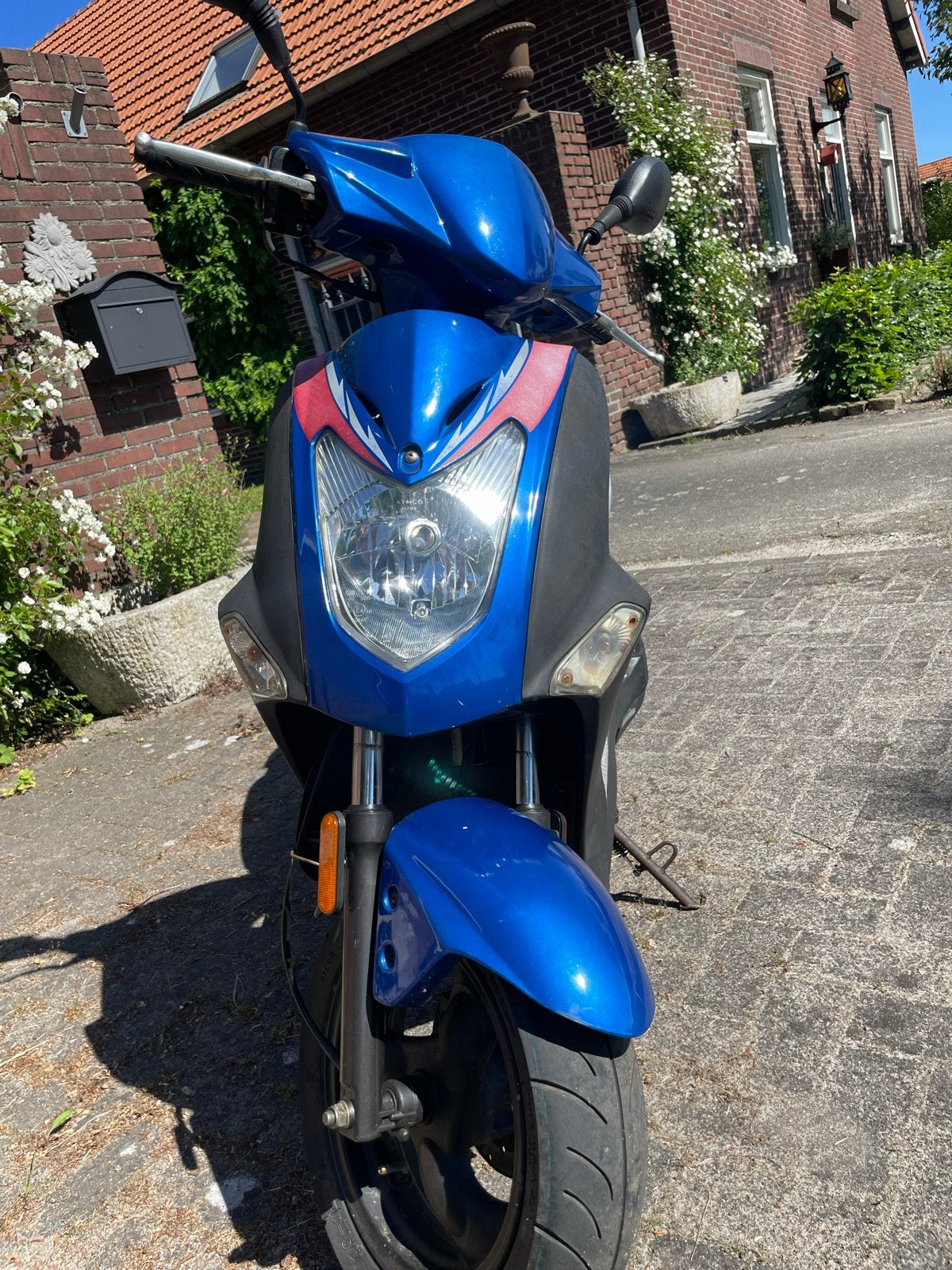 Twee kymco Agility 50 - Blauw en zwart - prijs per stuk, Fietsen en Brommers, Gebruikt, Maximaal 45 km/u, Ophalen of Verzenden