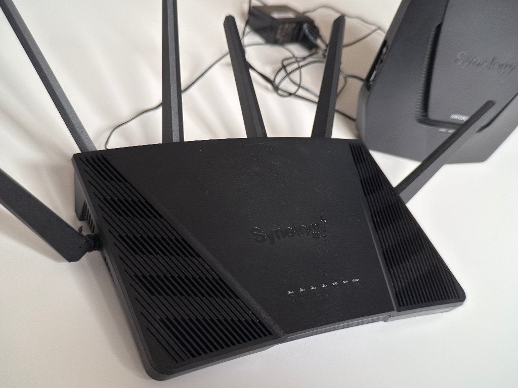 Synology router RTX6600AX en (mesh)router WRX560, Computers en Software, Ophalen of Verzenden, Zo goed als nieuw, Router, Synology