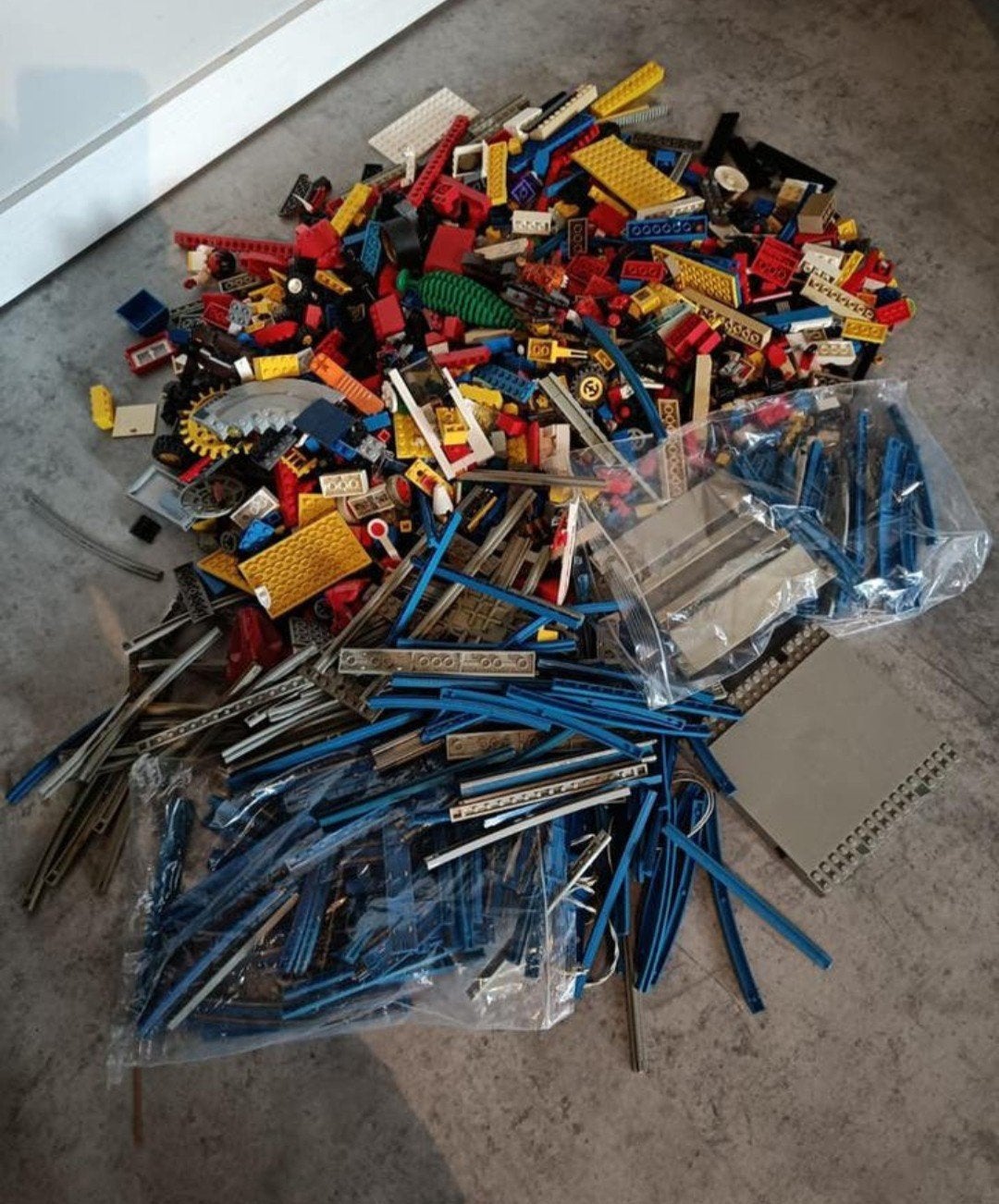 Grote partij LEGO met veel rails en diverse stenen, Gebruikt, Inclusief extra onderdelen, Lego, Ophalen of Verzenden