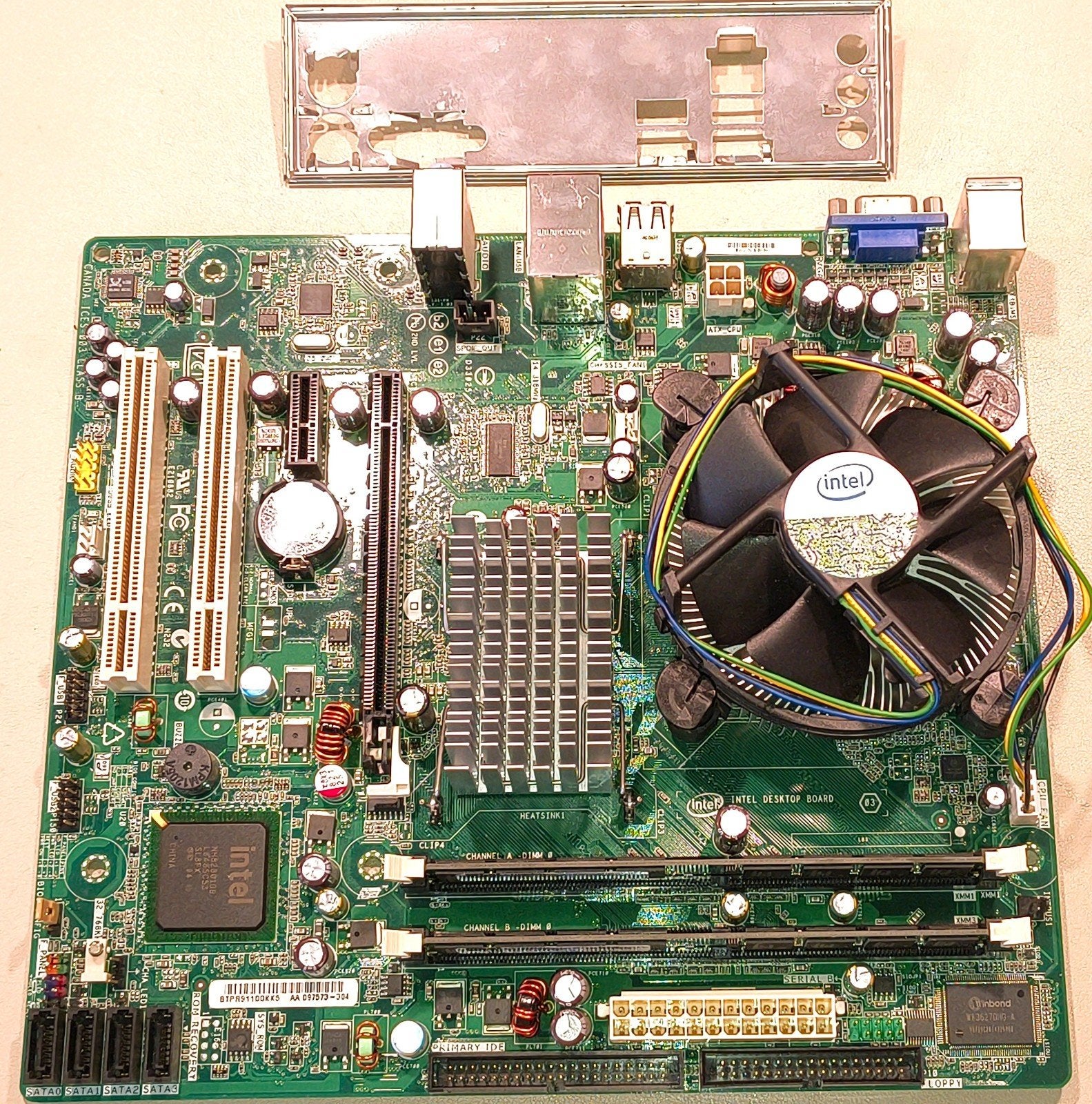 Intel DG31PR + Core 2 Duo E8500 + 4GB Kingston + Koeler, Micro ATX, Ophalen of Verzenden, Zo goed als nieuw, DDR2