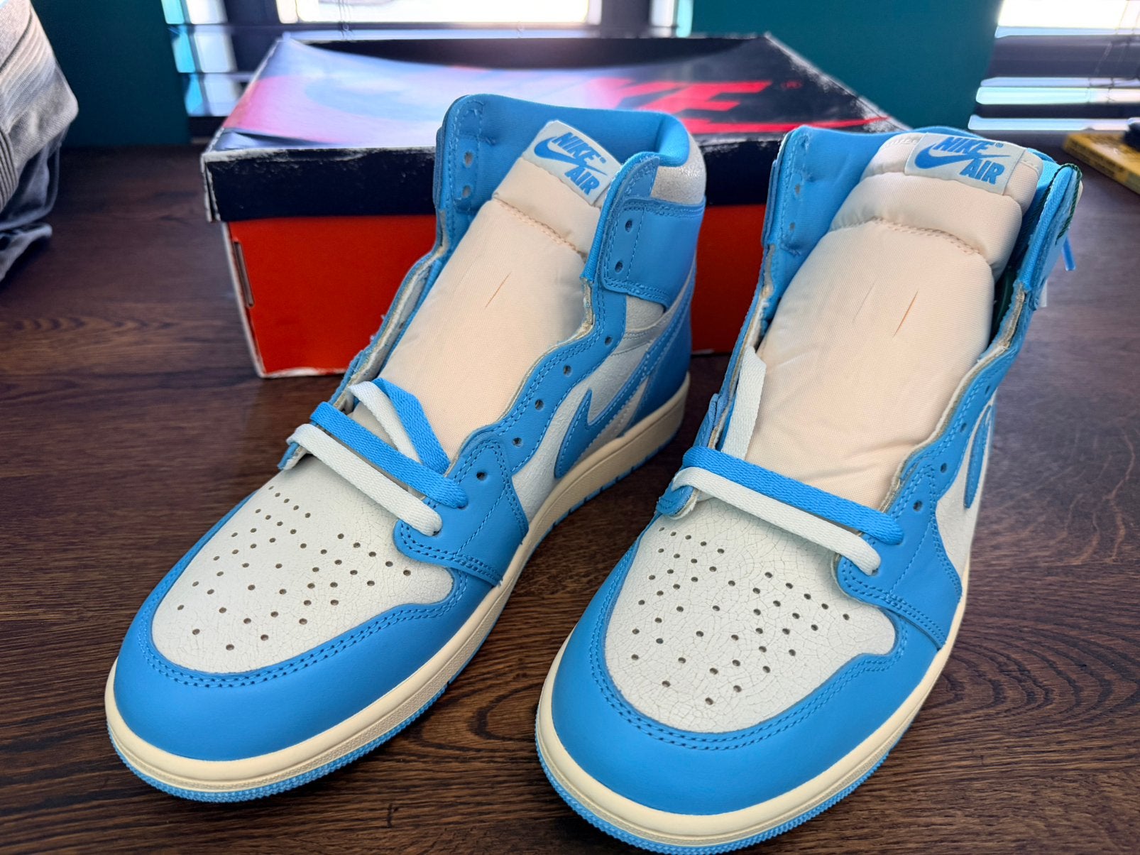 Jordan 1 Retro High OG UNC Reimagined 44.5, Kleding | Heren, Verzenden, Nieuw, Blauw