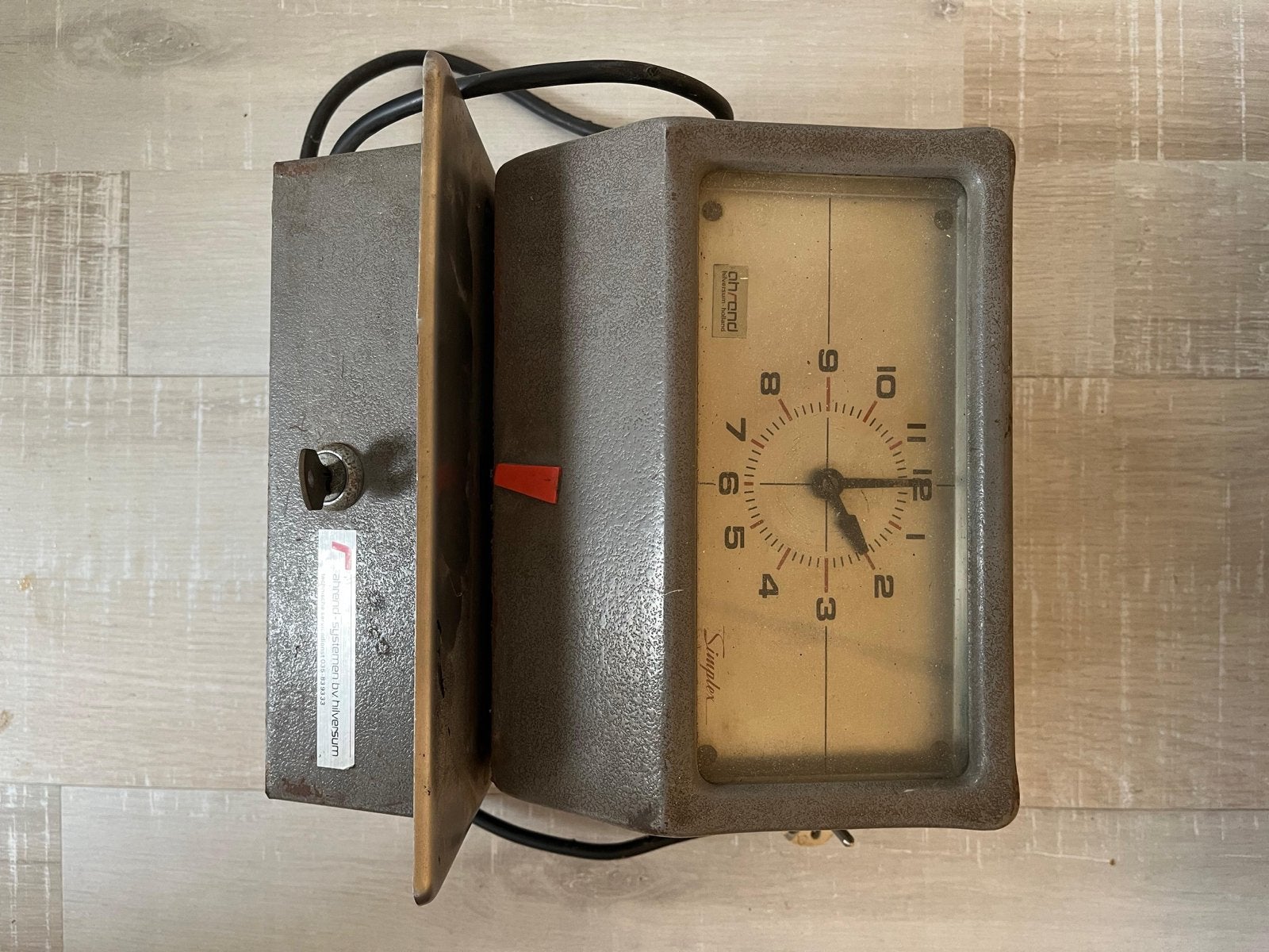 Vintage Simplex prikklok / tijdregistratiesysteem, Ophalen