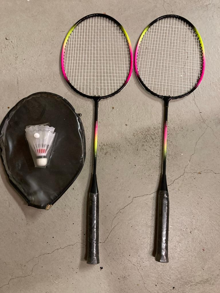 Badminton set: 2 rackets, shuttle en hoes, Ophalen, Gebruikt, Racket(s)