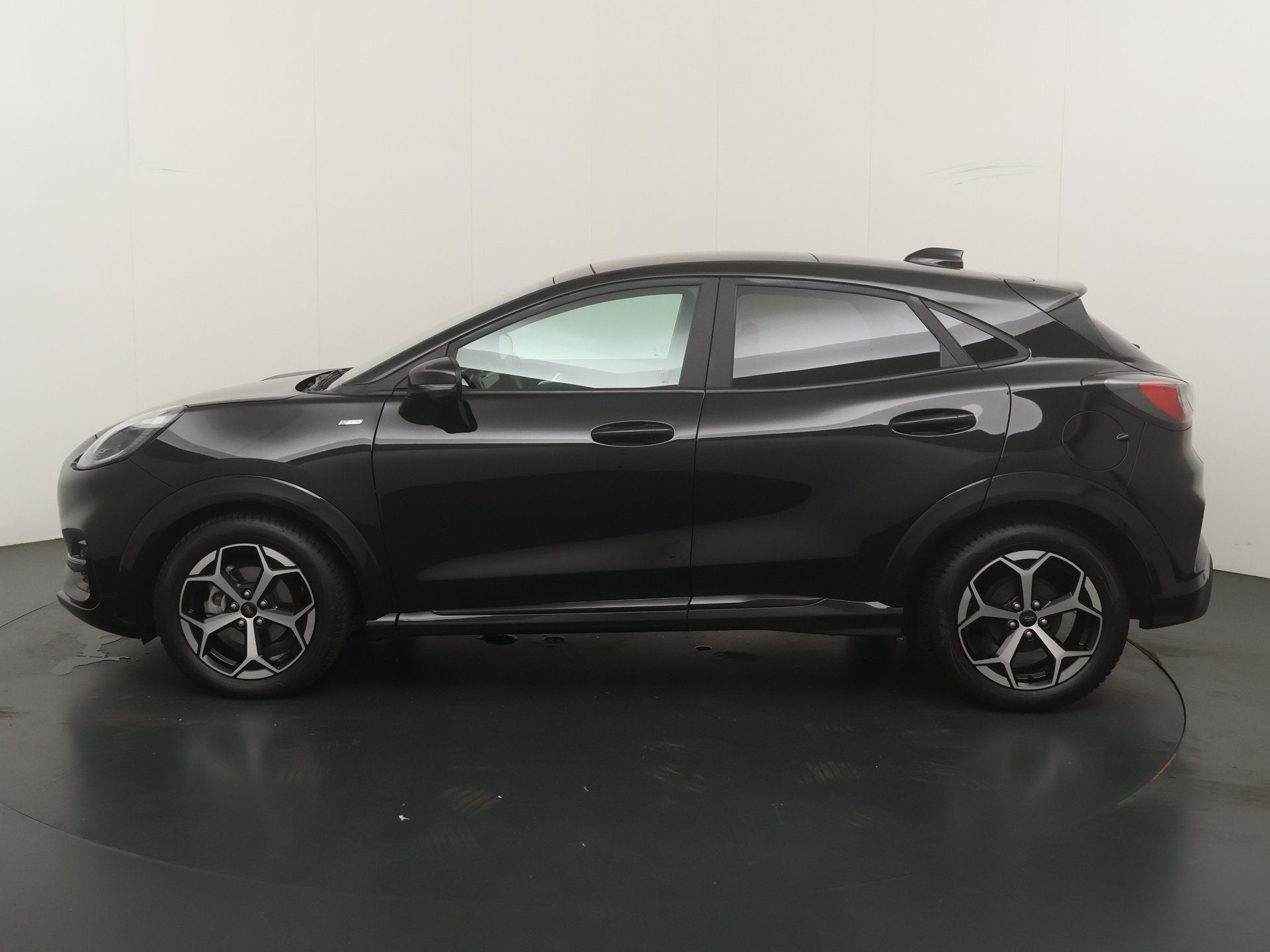 Ford Puma EcoBoost Hybrid 125 pk ST-Line | Trekhaak | Winter, 12 maanden, Zwart, 1226 kg, Zwart