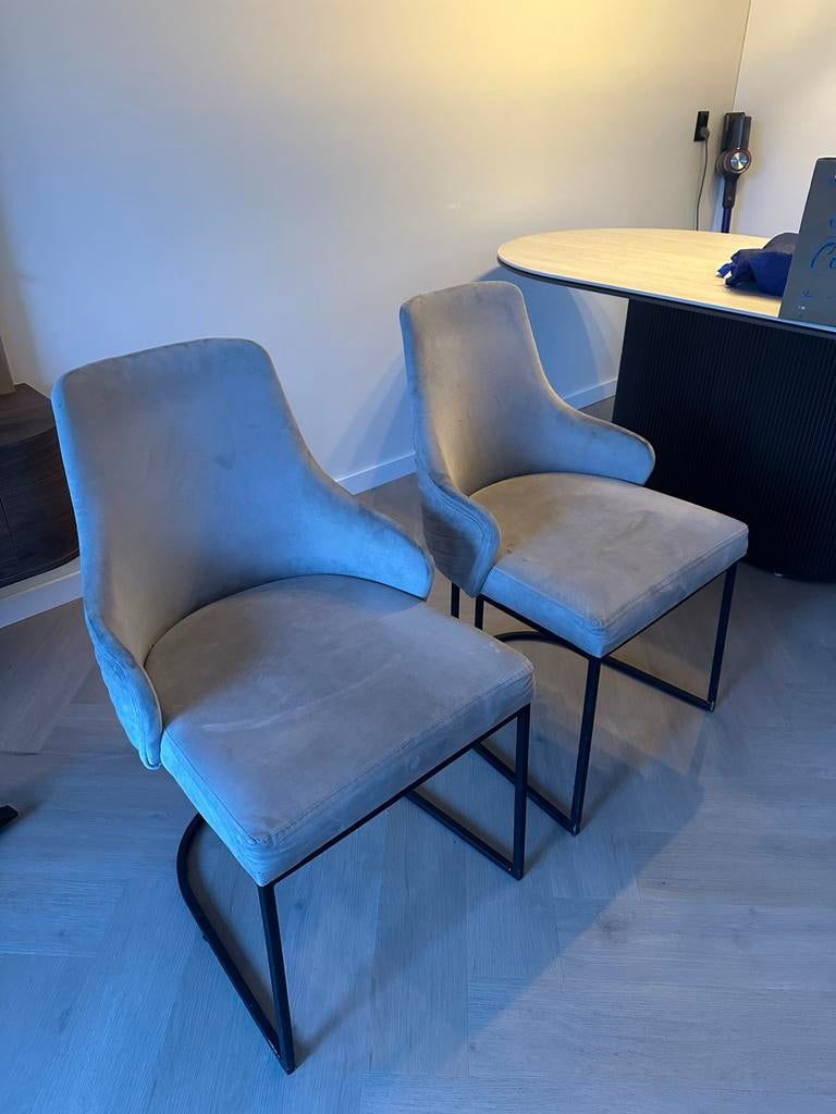 Twee gebruikte eetkamerstoelen - Gratis af te halen, Ophalen, Gebruikt, 75 tot 100 cm, Stof