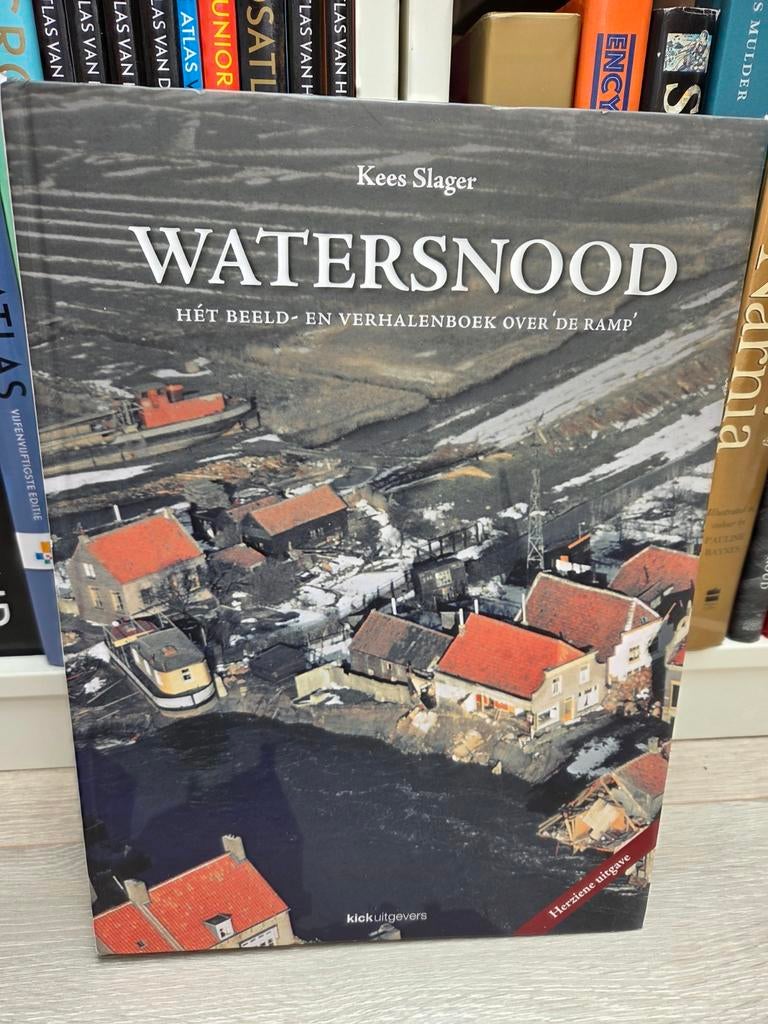 Watersnood - Kees Slager - Herziene uitgave, Boeken, Ophalen of Verzenden, Zo goed als nieuw