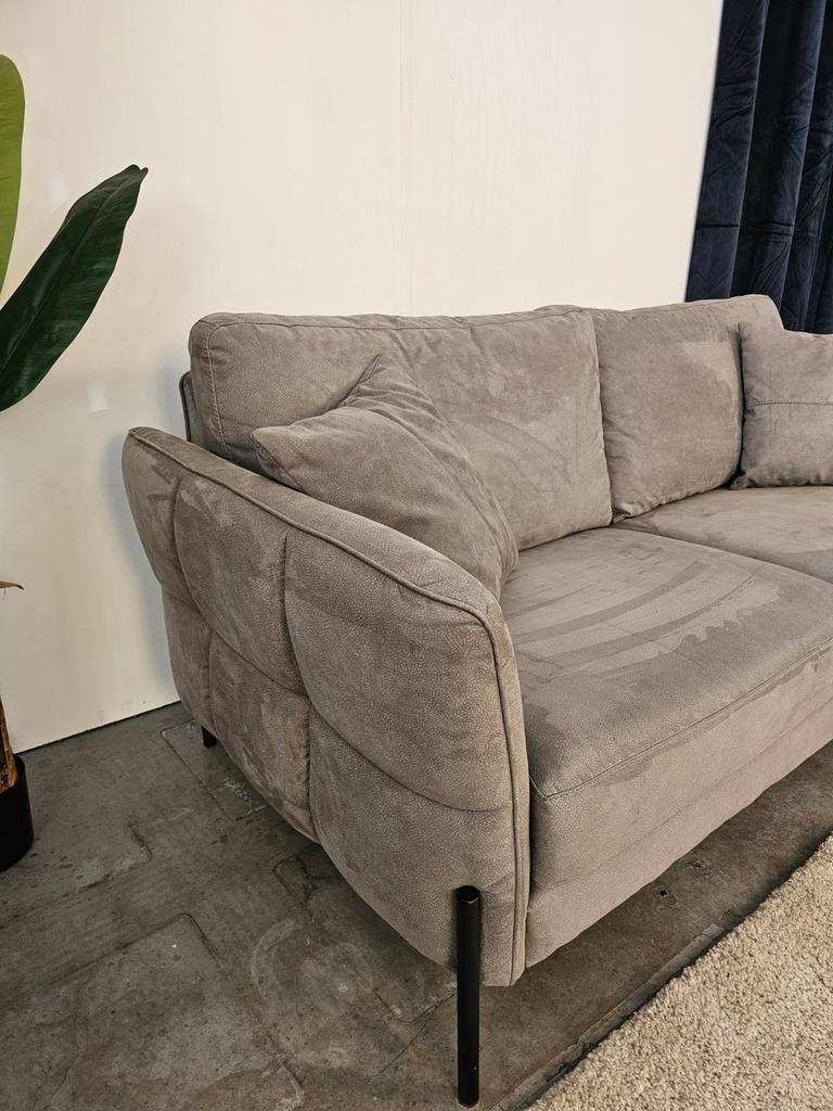 Bank 2 Zits Velvet Taupe/Grijs - Gratis Bezorging, Tweepersoons, Ophalen of Verzenden, Stof, Nijhof Brothers Furniture