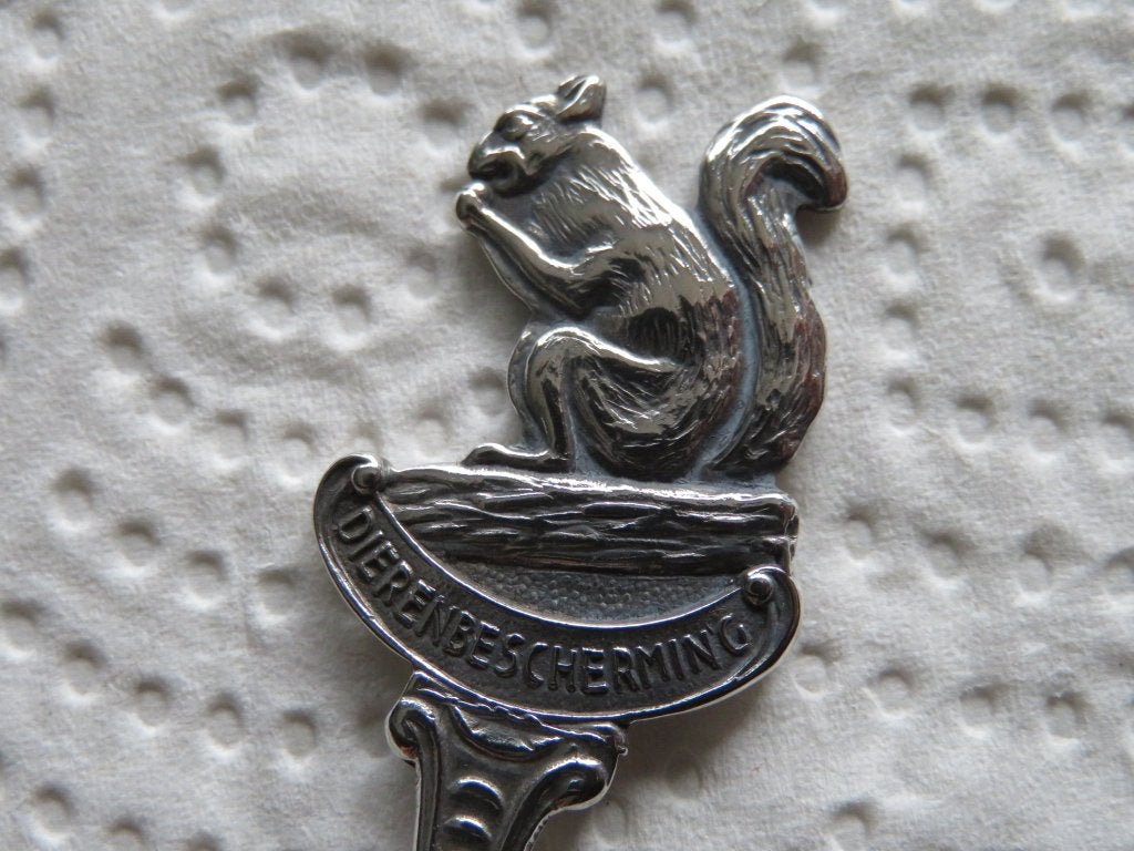 Verzilverd Dierenbescherming Lepeltje Eekhoorn (1e Layout), Overige materialen, Verzenden, Verzilverd, Zo goed als nieuw