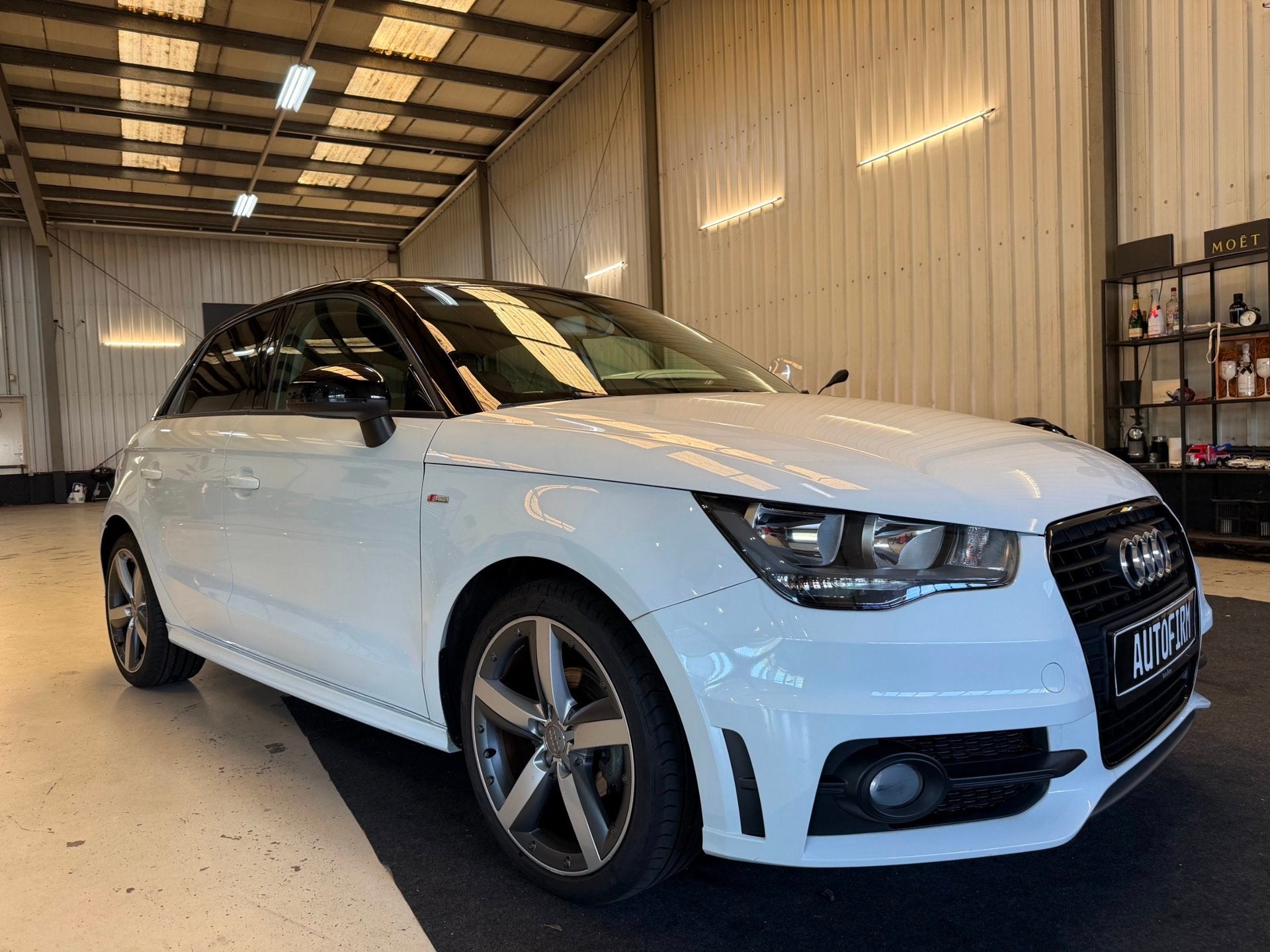 Audi A1 Sportback 1.2 TFSI S-line Dealer onderhouden Garanti, Voorwielaandrijving, Zwart, 4 cilinders, 4 stoelen