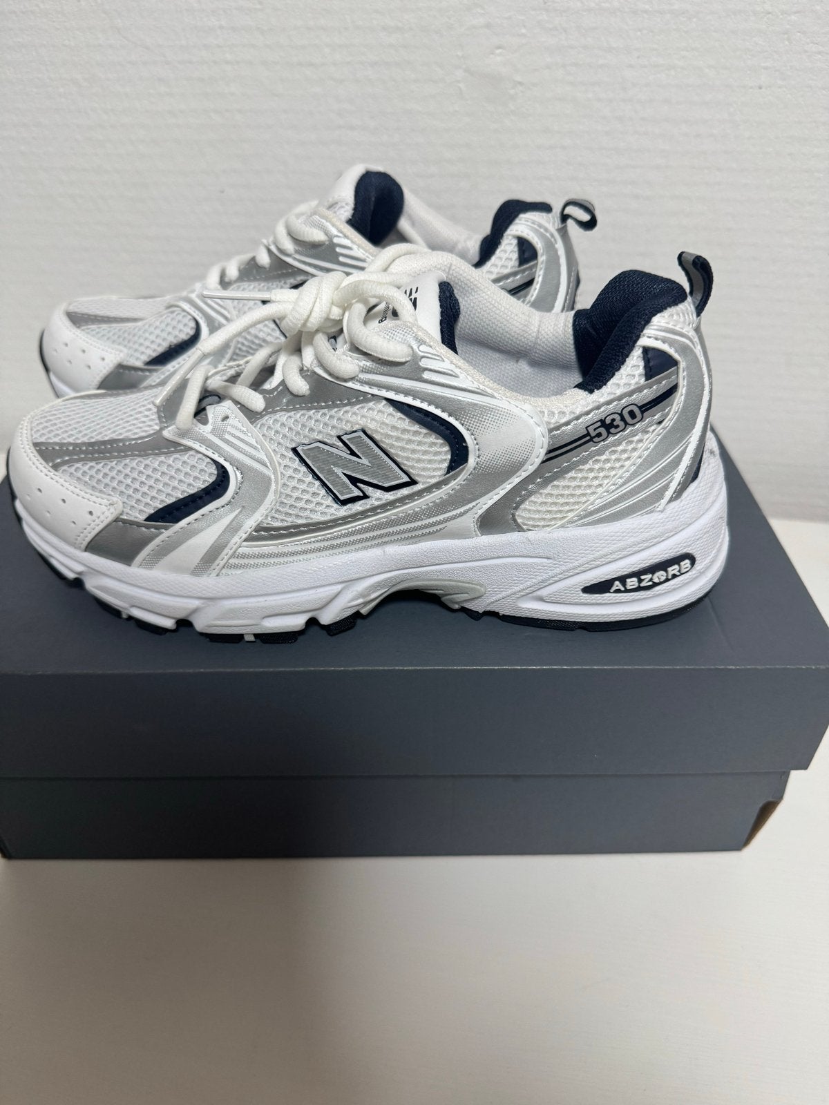 New Balance 530 Sneakers - Wit/Zilver, Kleding | Dames, Schoenen, Ophalen of Verzenden, Nieuw, Wit, Sneakers of Gympen